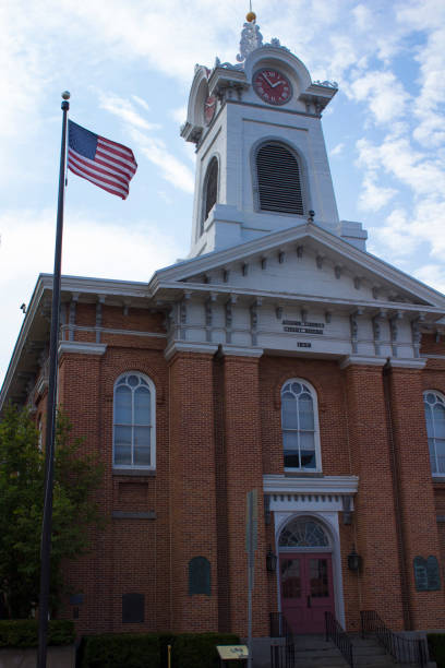 istock Side shot of Adam's County Courthouse 1008093644