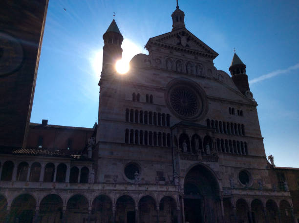 кремона, италия: собор кремона и колокольня - spire bell tower clock tower western europe стоковые фото и изображения
