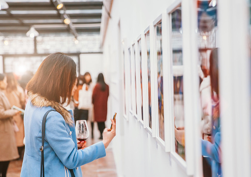 Artist introducing arts to visitors in Beijing,China.