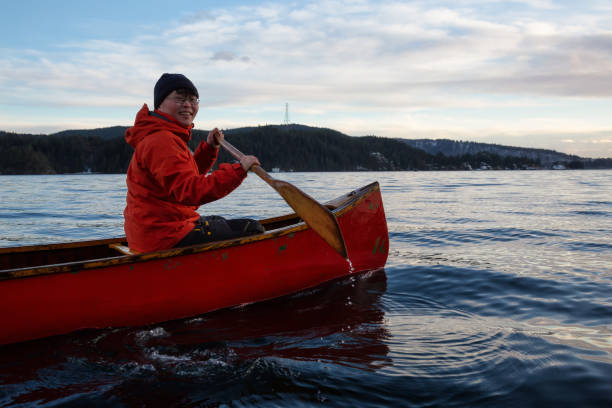 istock Winter Canoeing in Indian Arm 1008174158
