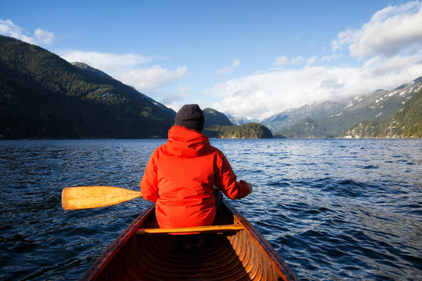 istock Winter Canoeing in Indian Arm 1008174718