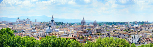 skyline di roma nella giornata di sole - architecture italian culture pantheon rome church foto e immagini stock