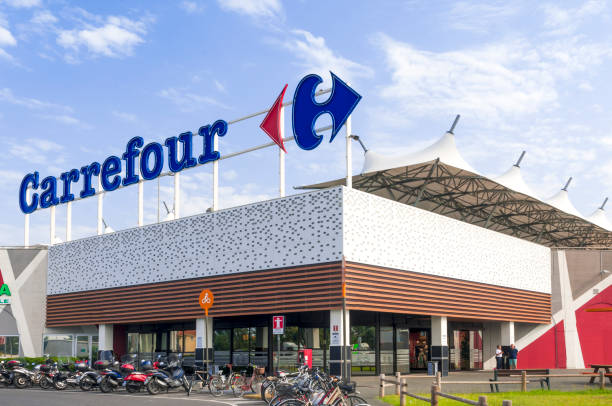 The main entrance to a Carrefour mall in Italy MaSSA, ITALY - JULY 26, 2018 - The main entrance to a Carrefour mall in Italy cristian stock pictures, royalty-free photos & images