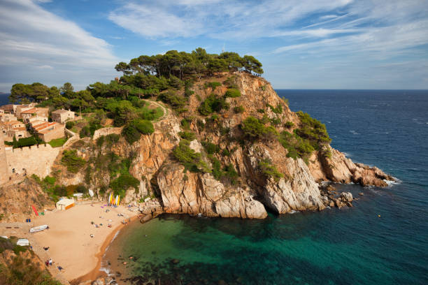 istock Tossa de Mar Beach and Cliff in Spain 1008309002