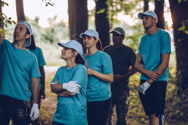 istock Group of volunteers in park 1008309180