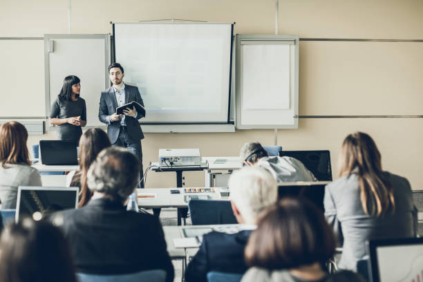 empresarios en un seminario - 7676 fotografías e imágenes de stock