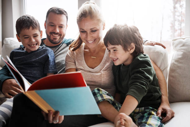 istock Enjoying some family friendly fiction 1008384694
