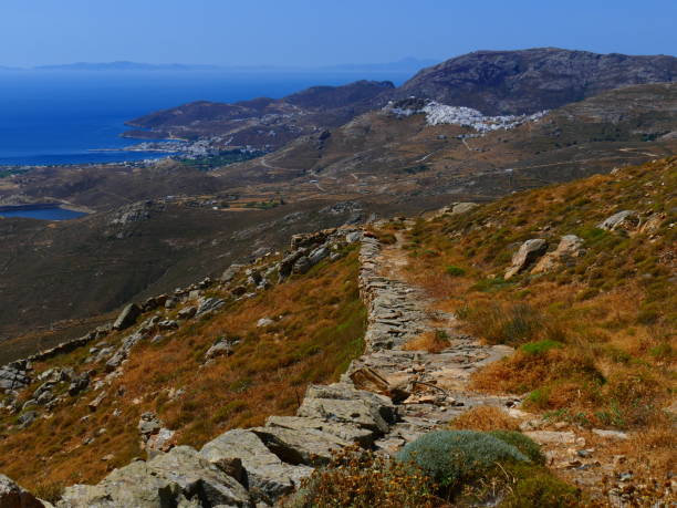 istock Mule track between Chora and Kallitos, Serifos island, Greece 1008392402