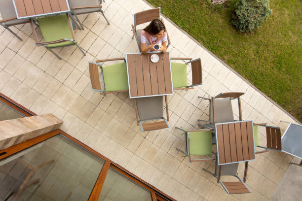 istock Relaxation on terrace in restaurant 1008405338