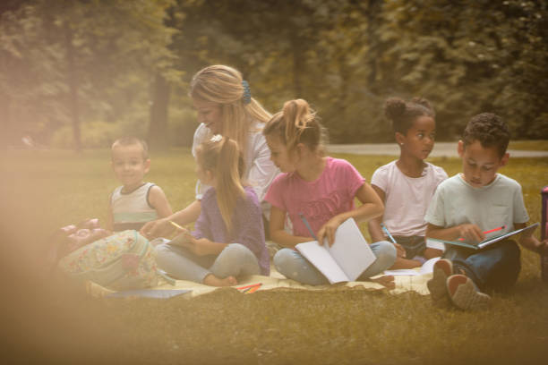 istock Okay kids its time for drawing. 1008408638