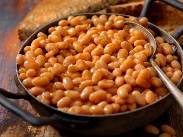 English Style Beans and Toast English Style Beans and Toast baked beans stock pictures, royalty-free photos & images