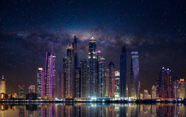 저녁에 두바이 마리나 - dubai skyline panoramic united arab emirates 뉴스 사진 이미지