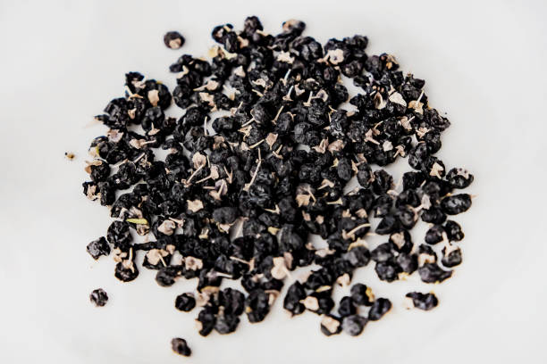 black wolfberry - berry wolfberry berry fruit chinese medicine imagens e fotografias de stock