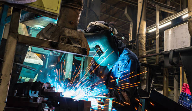 istock Employee welding in a car factory 1008458554