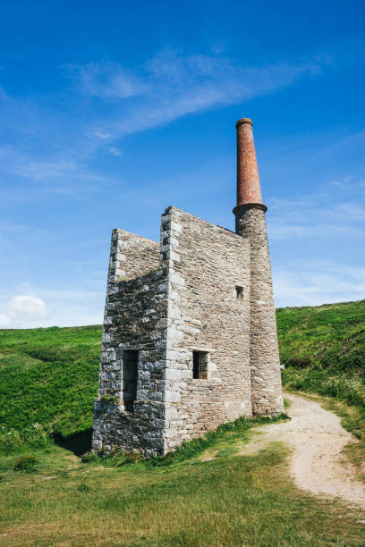 istock Rinsey tin mine engine house near Porthleven in Cornwall 1008470236
