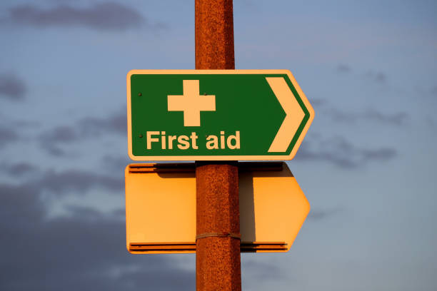 istock Sunlit First Aid Sign on an Urban Street 1008475008