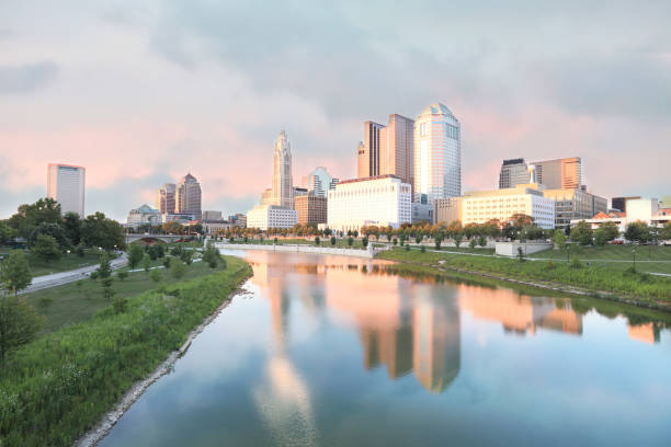 istock Columbus, Ohio skyline along the Scioto River 1008492100