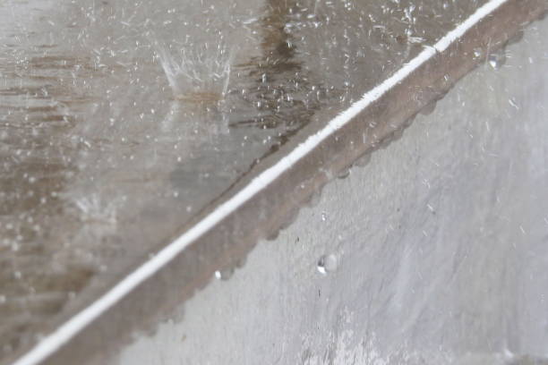 istock Rains on the lintel of the window 1008492292