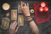 tarot-karten.jpg?b=1&s=170x170&k=20&c=-IVC2EjSrJJvlB8vRk4cwhbODm597q_Io9EpsDgFgjE=