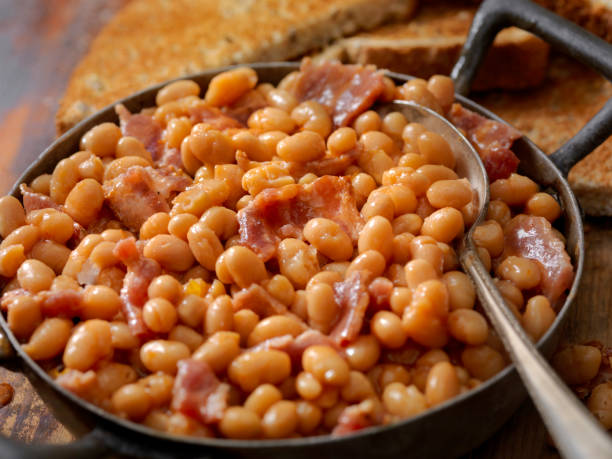 istock English Style Beans with Bacon and Toast 1008539820