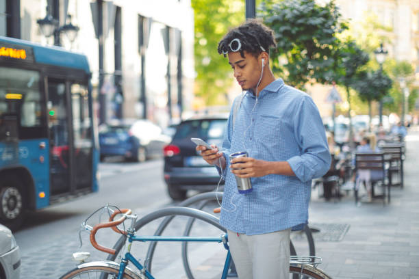 istock Young businessman in a coffee shopp 1008574132
