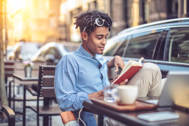 istock Young businessman in a coffee shopp 1008574156