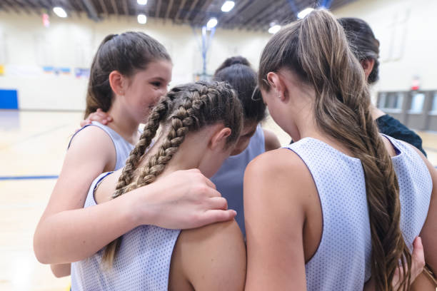 girls basketball coach leads a pre-game huddle - child basketball sport education imagens e fotografias de stock