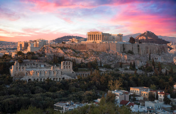 아름 다운 극적인 하늘 석양에 아테네의 아크로폴리스 - acropolis 뉴스 사진 이미지