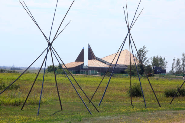 wanuskewin center celebra gli indigeni - saskatoon saskatchewan prairie field foto e immagini stock