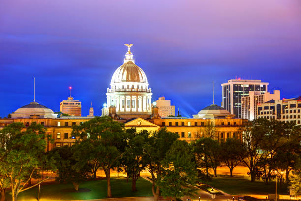 istock Mississippi State Capitol in Jackson 1008646112