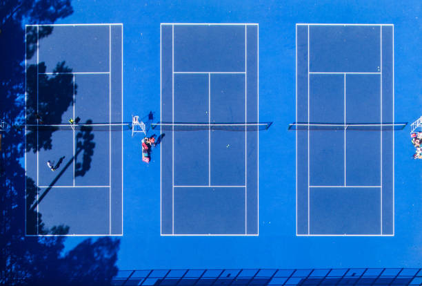vista aerea dei campi da tennis - toughness surface level court tennis foto e immagini stock