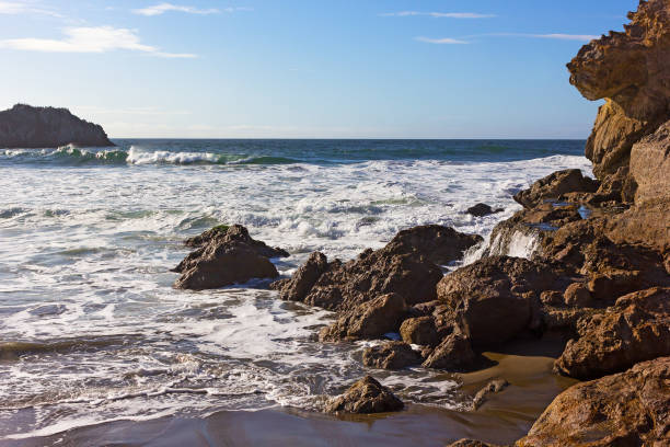 istock Panoramic view of the rocky and rugged Pacific coastal line. 1008717206
