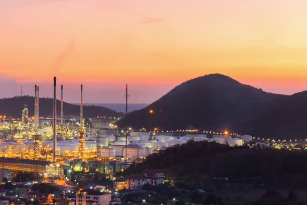 istock Oil Refinery factory at twilight 1008851978