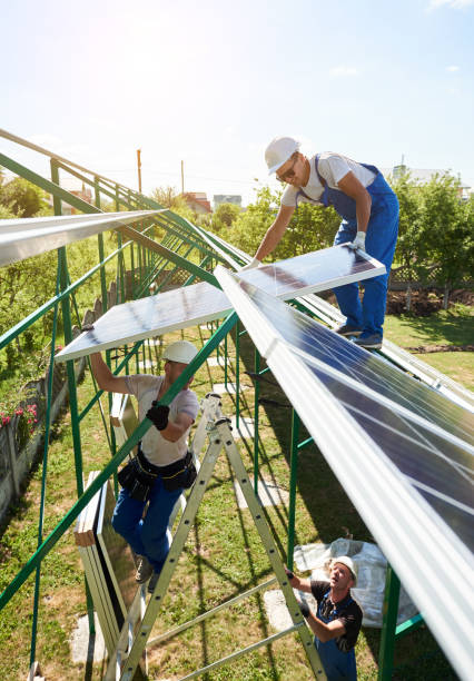 istock Professional worker installing solar panels on the green metal construction 1008852446