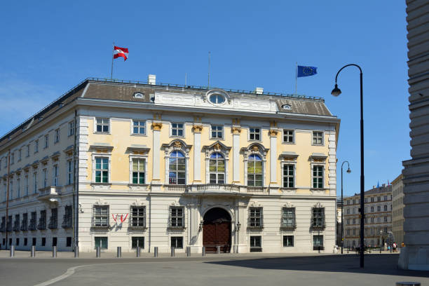 federal chancellery of austria in vienna - austria - chancellery imagens e fotografias de stock