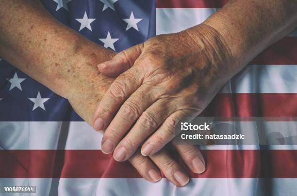 Wir Sind Stolz Darauf Ein Amerikanisches Stockfoto und mehr Bilder von Veteran - Veteran, Alter Erwachsener, Amerikanische Flagge