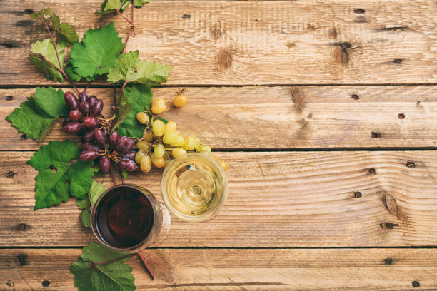 istock Red and white wine glasses and fresh grapes 1008879504