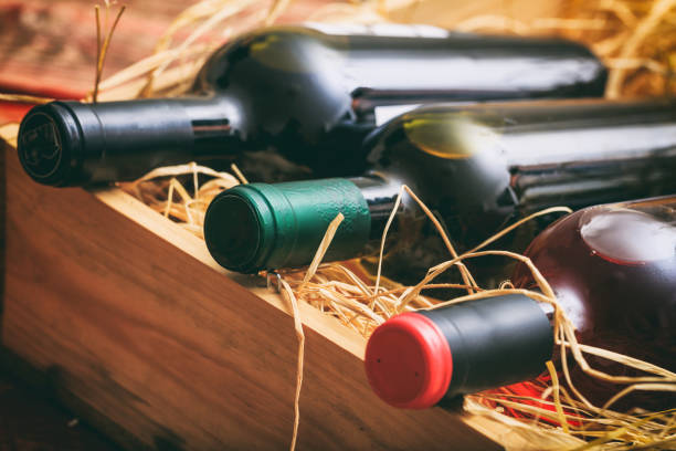 istock Red, rose and white wine bottles on straw 1008885270