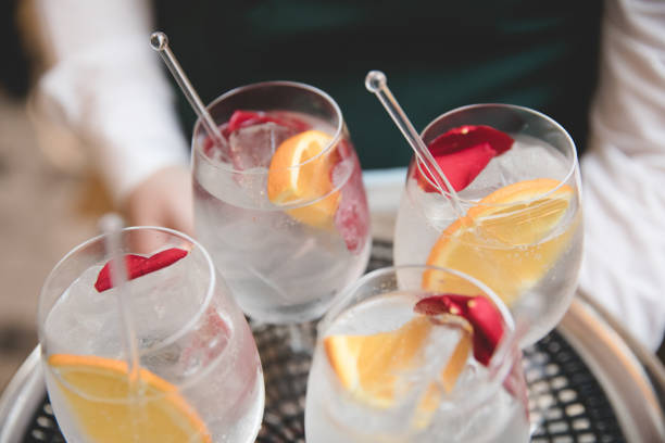 istock Cocktails and drinks on a bar, human hands 1008926594