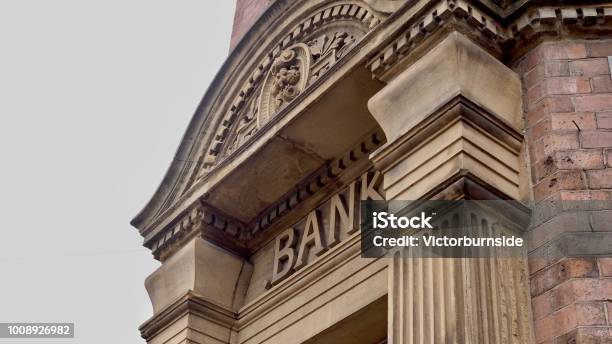 銀行の出入り口 - 銀行のストックフォトや画像を多数ご用意 - 銀行, 外壁, イギリス