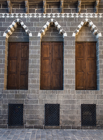 The doors that challenge the historical buildings in Mardin for years