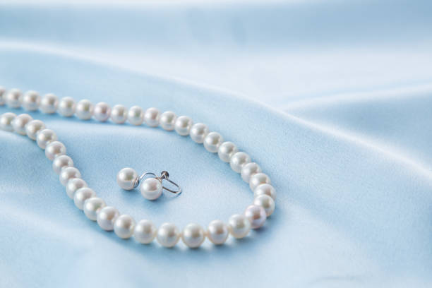 perle halskette und ohrringe - pearl necklace earring jewelry stock-fotos und bilder