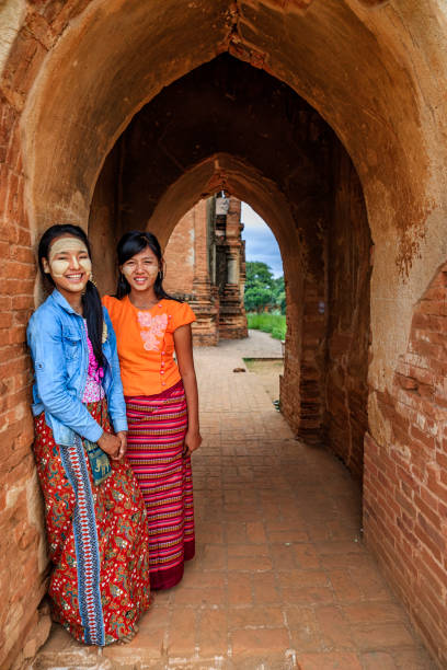 istock Young Burmese girls posing in Bagan 1008961030