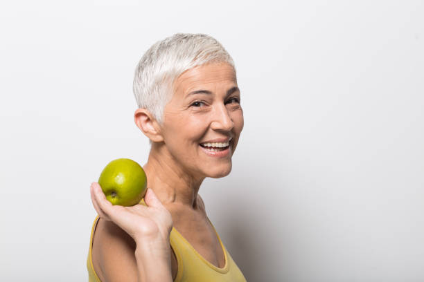istock Smiling woman with an apple 1008988122