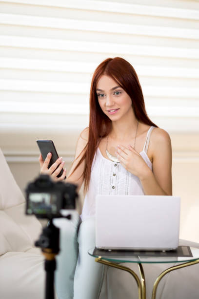 istock Blogging about cosmetics, skin care products. 1008988320
