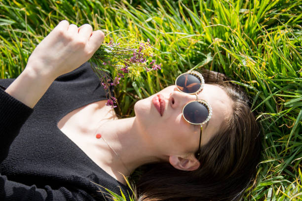 istock outdoors female model photo shoot in the spring 1009017134