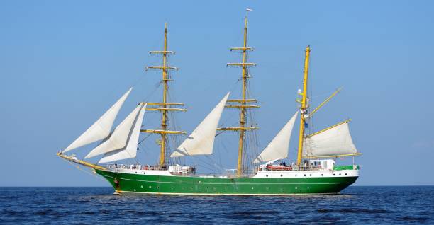istock Sailing ship in the open sea on a sunny day 1009055758