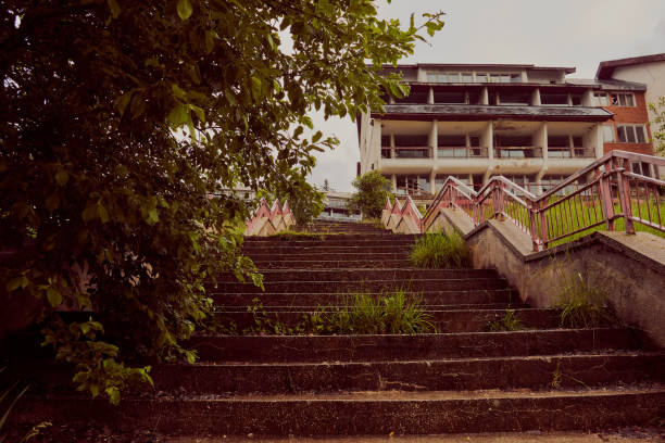 istock Abandoned hotel in the mountains 1009137374