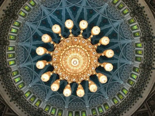 Hiking in Oman : Magnificient Chandelier of Muscat Great Mosquee