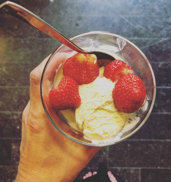 Vanilla ice cream and fresh strawberries